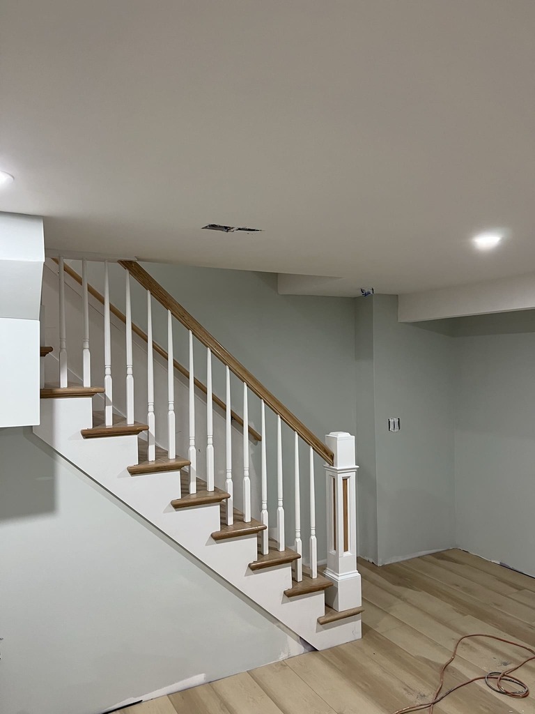 Elegant Staircase with White Balusters